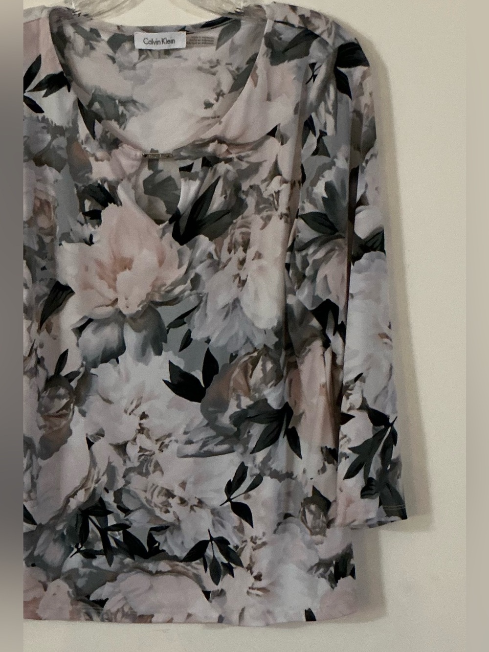 Calvin Klein Long Sleeve Floral Scoop Neck Top in Blush, Gray and Black - Picture 4 of 9